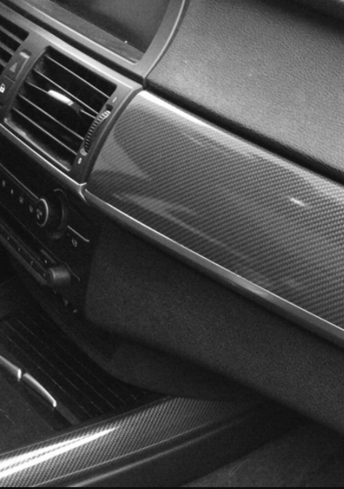 Interior trim "wet carbon"