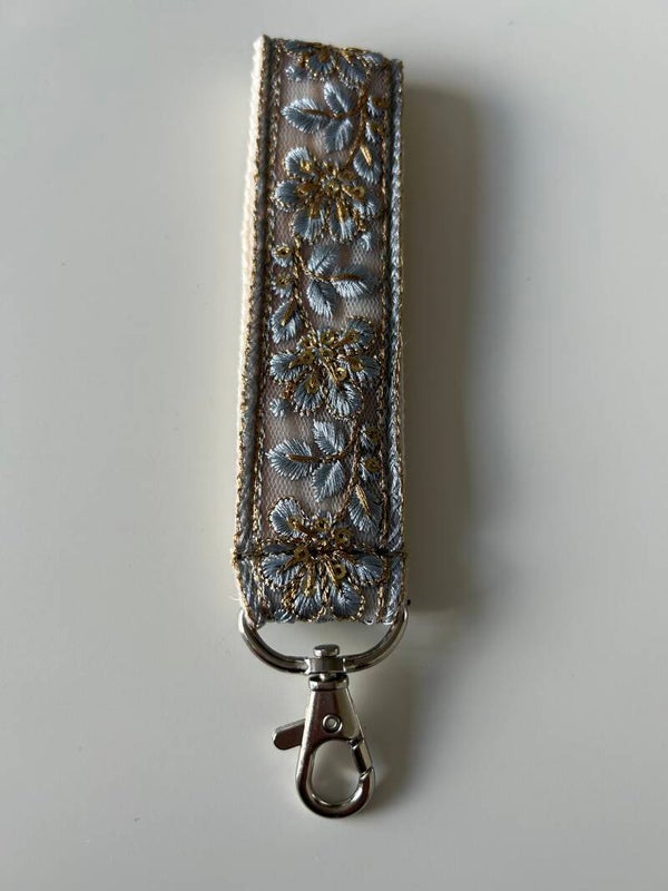 Sleutelhanger met geborduurd patroon (blauw)