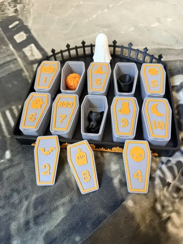 Halloween Adventskalender mit 10 Sarg-Boxen