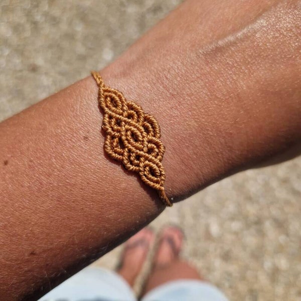 light brown bandje