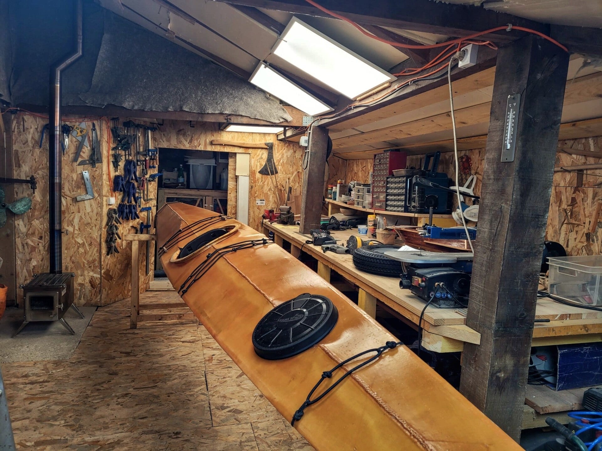 woodships bateaux canoe kayak aviron fabrication bois resine materiau composites artisanale