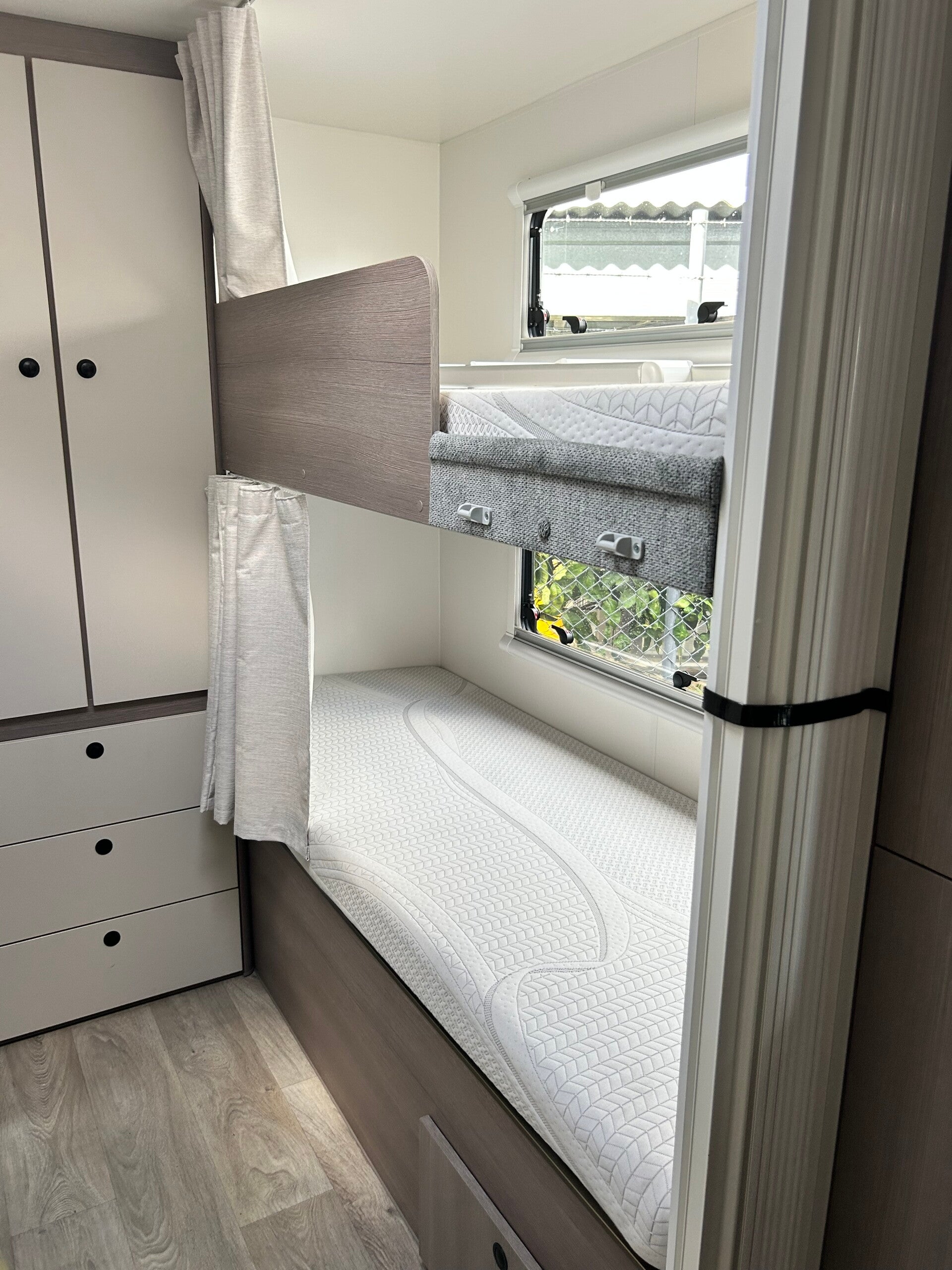 183cm x 70cm x 12cm - FITTED