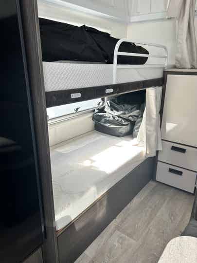 184cm x 64cm x 10cm - FITTED