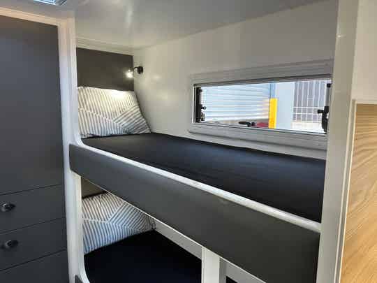 189cm x 69cm x 13cm - FITTED