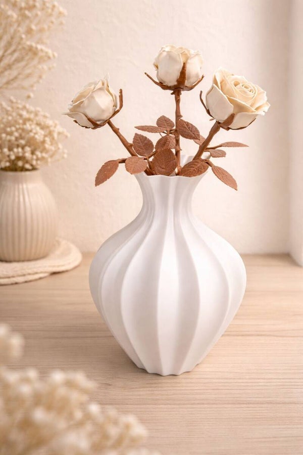 Vaas met 3 rozen