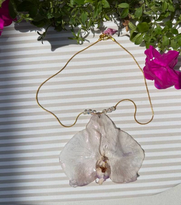 White and Purple Real Flower Necklace with Gold Chain