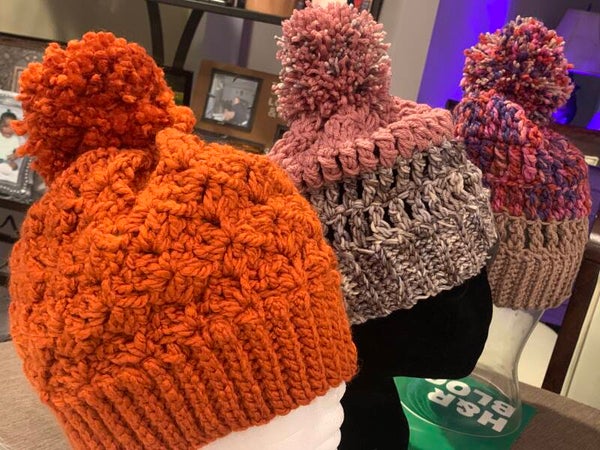 Beanie w/ pompom
