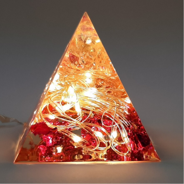 Leuchtende Pyramide