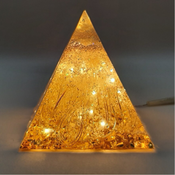 Leuchtende Pyramide