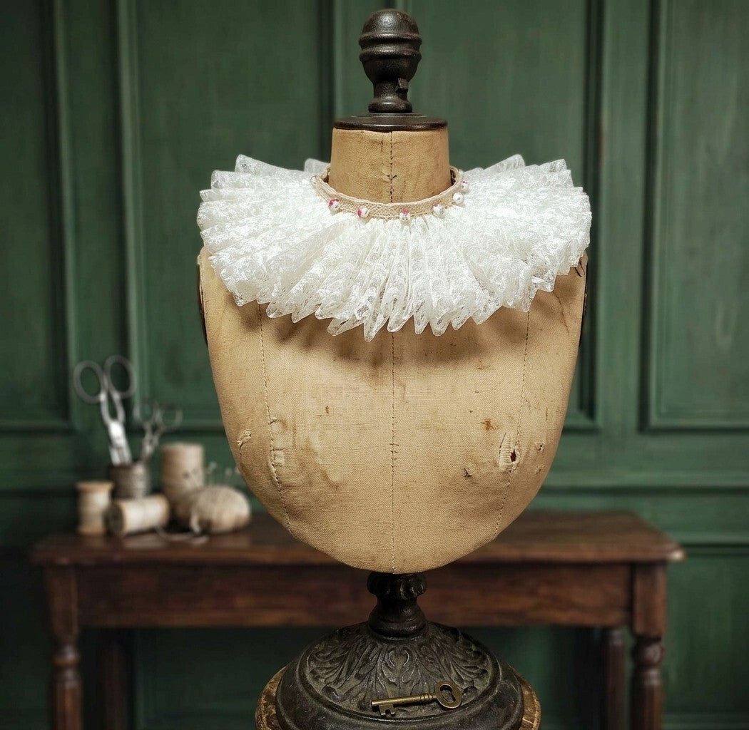 Renaissance Lace Molensteenkraag with Beads