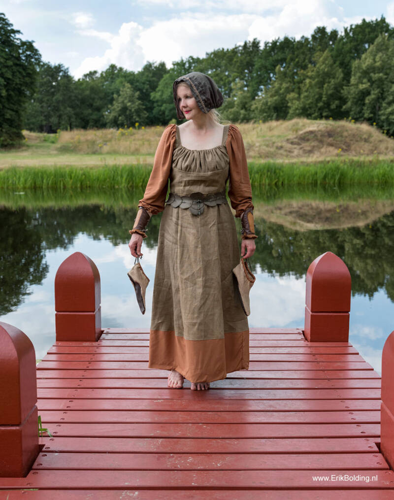 marga-bourtange-medieval-costume-standard-18t6k4.jpg