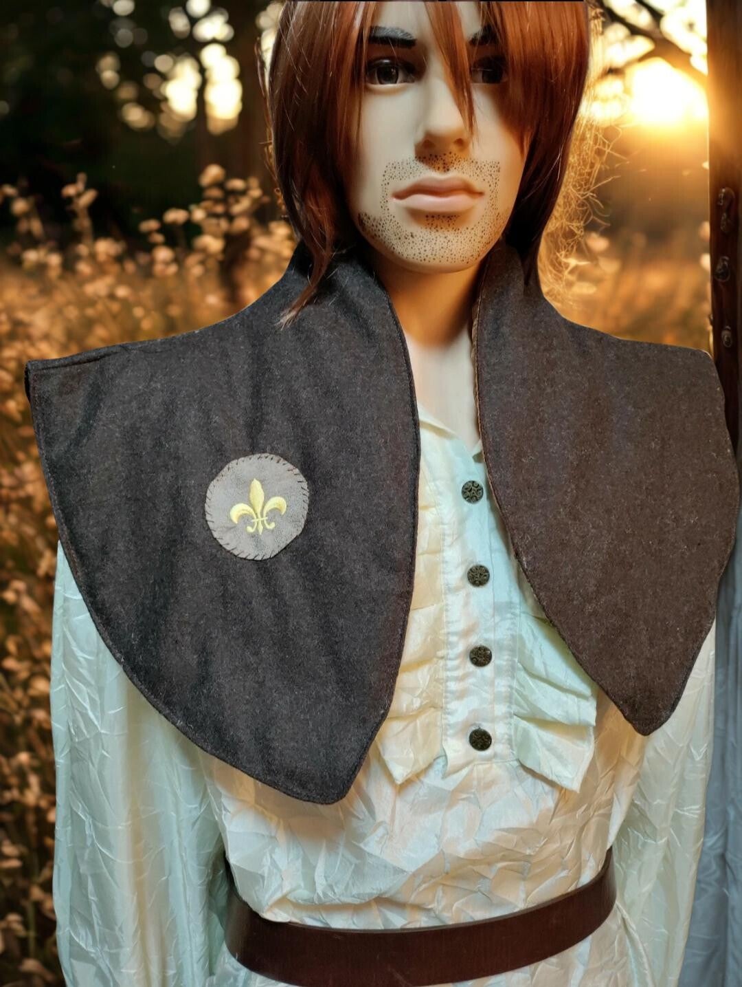 Short cape Wool Silk Fleur-de-Lis Embroidery