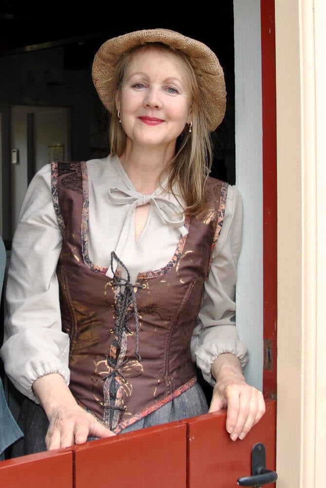 middeleeuwse-kostuums-marga-1-standard.jpg