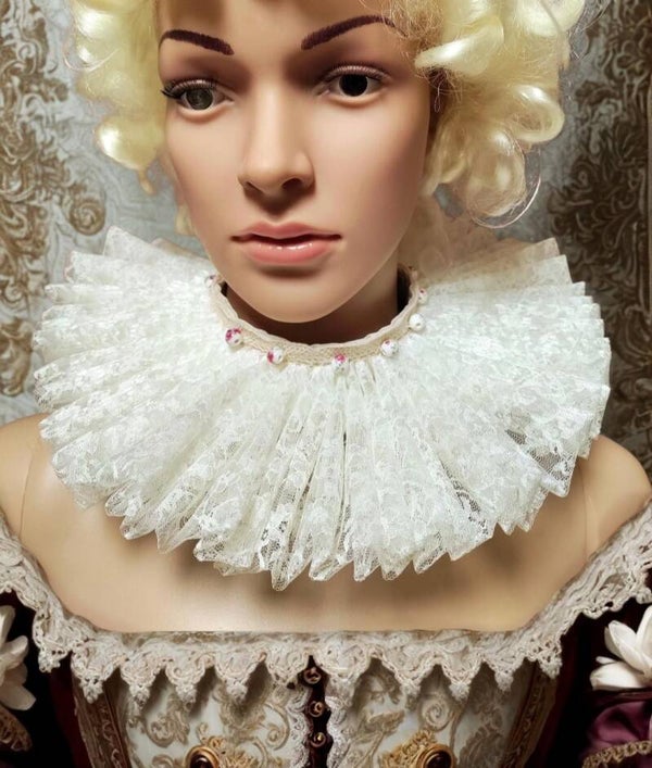 Renaissance Lace Molensteenkraag with Beads