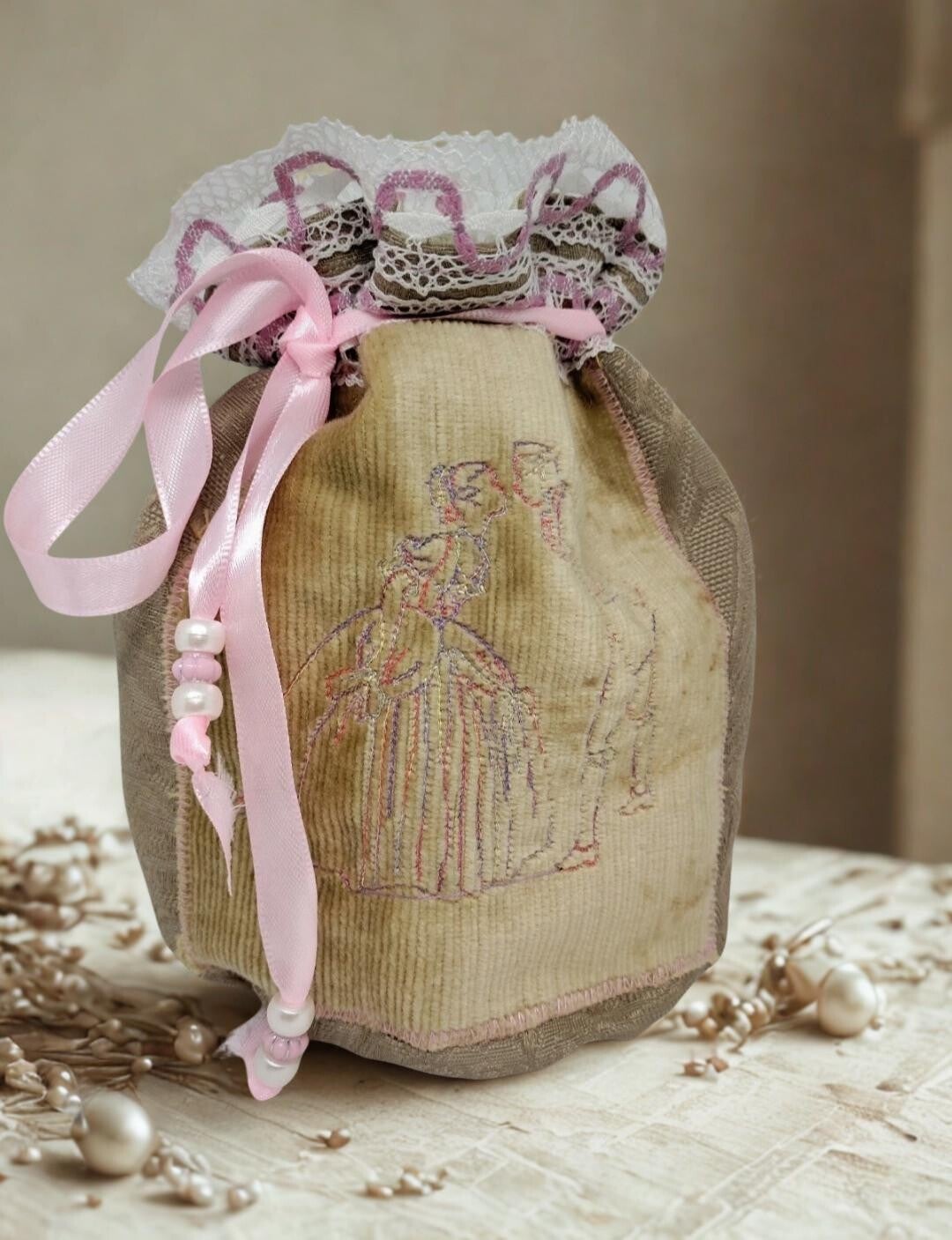 Victorian Embroidered Bag Sweet Kiss