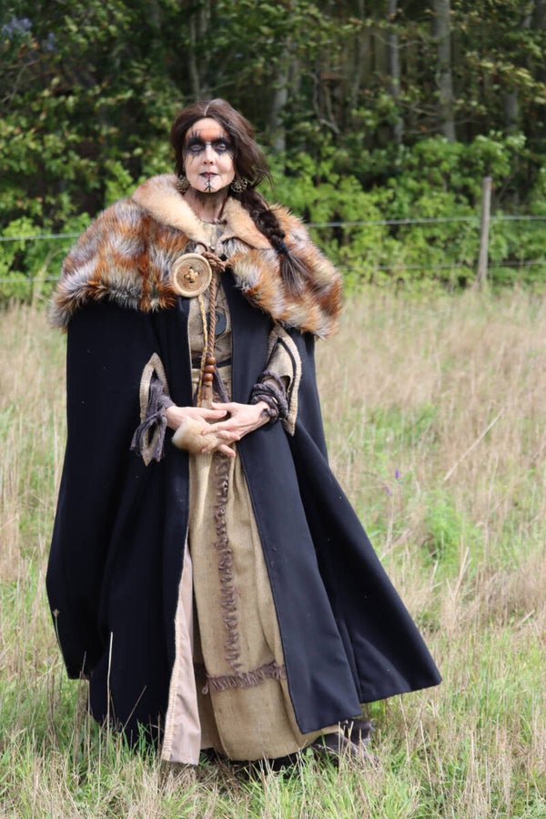 Viking Inspired Outfit for Women | Wool Cloak with Faux Fur Collar
