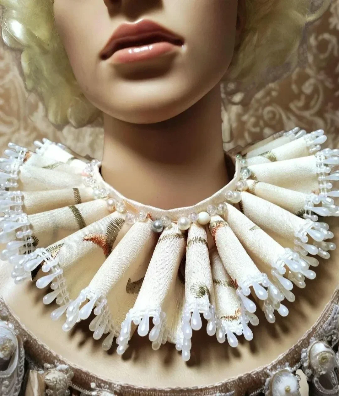 Elizabethan & Baroque Silk Pearl Couture Collar
