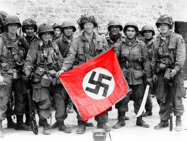 DRAPEAU EMBLEME