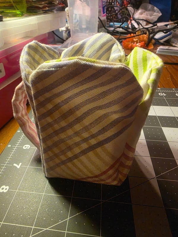 Ice cream pint holder