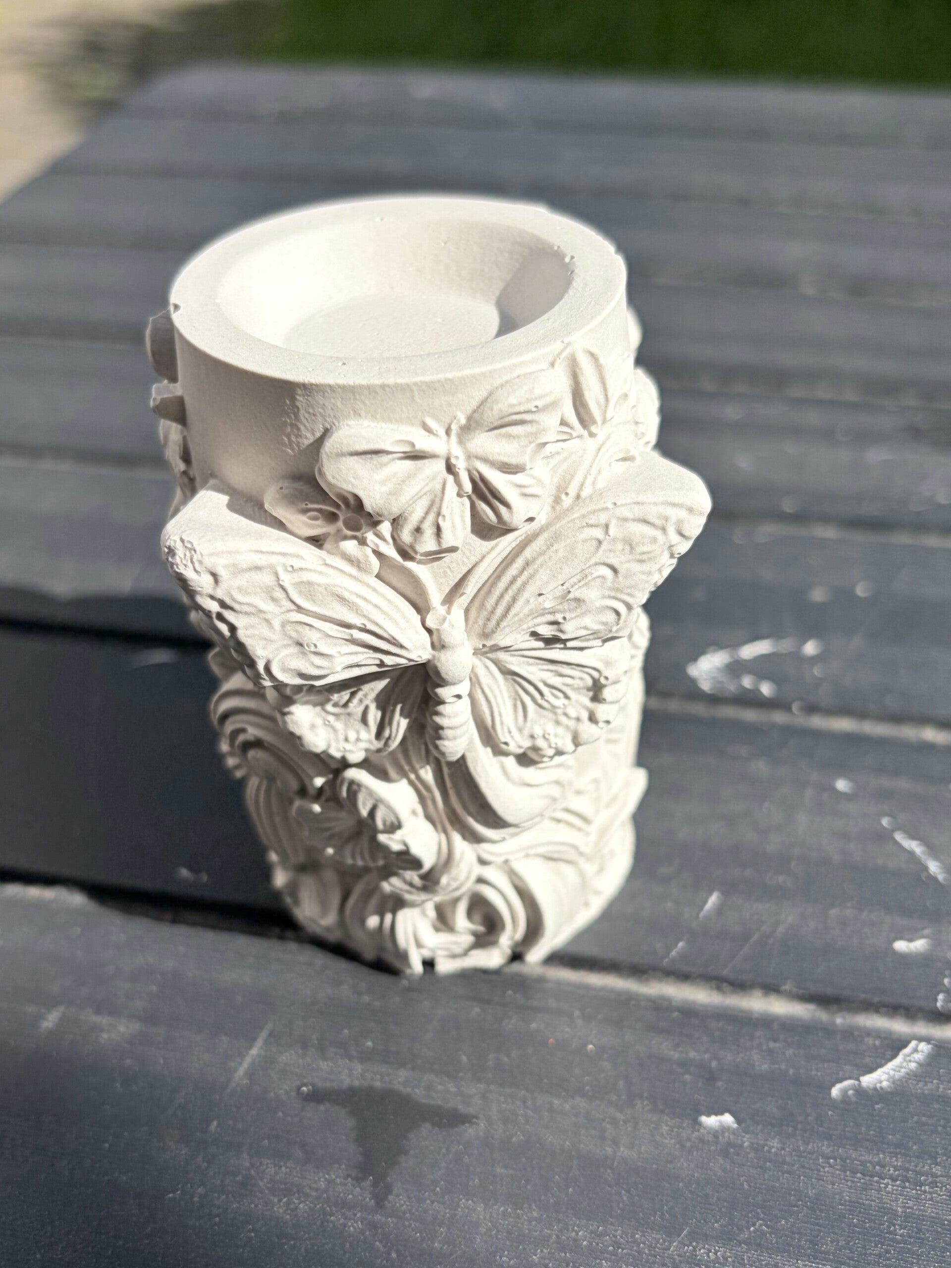 Vase mit Schmetterling