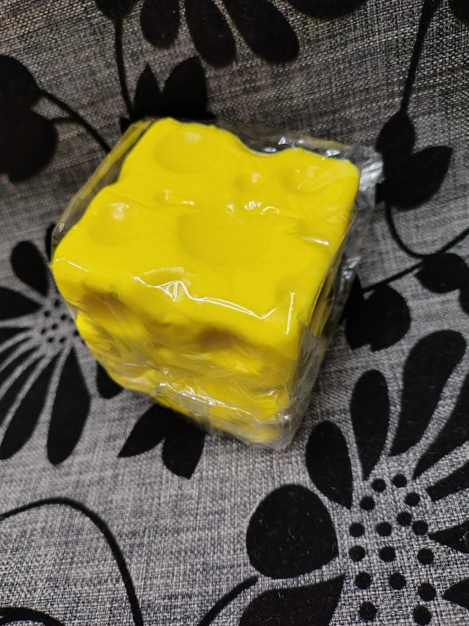 Gniotek Antystresowy Ser Squishy –  Kostka 6 x 6 cm
