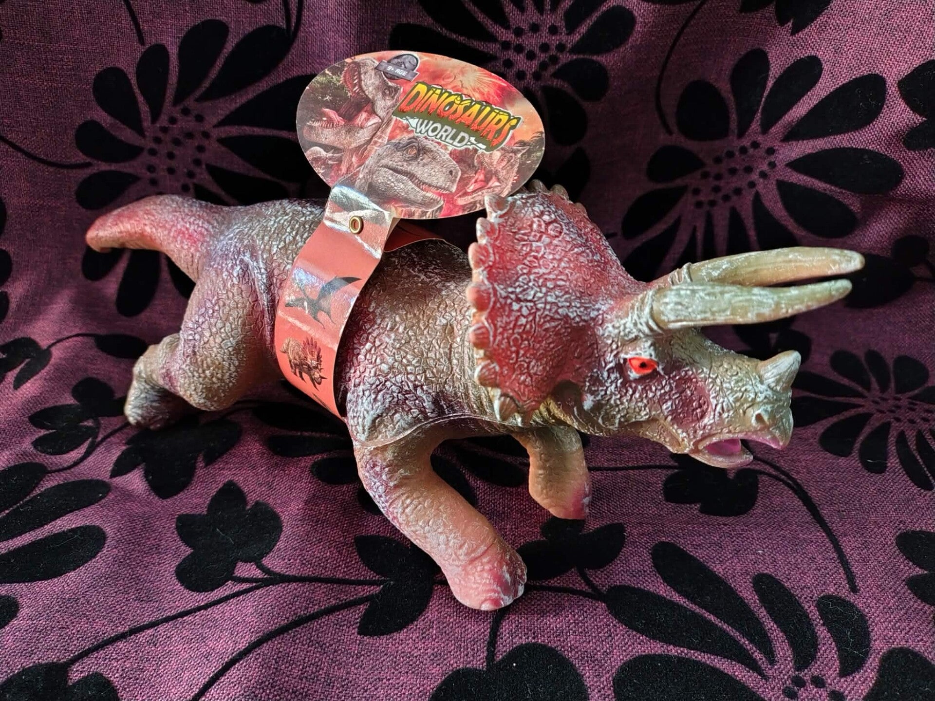 Interaktywna Figurka Dinozaura – Triceratops z Dźwiękiem