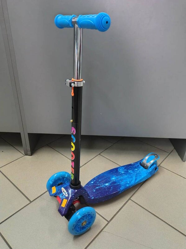 Hulajnoga Trójkołowa Maxi Scooter Kosmos