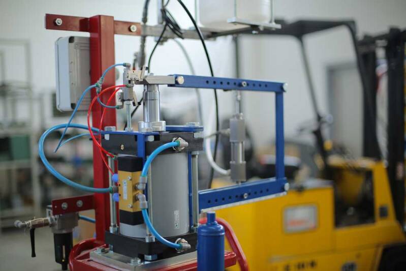 Mcchine per iniezione resine e materiali composit- Resin-mix