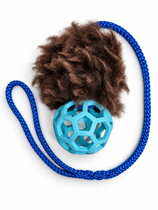 Koira dog collars tugtoy schapenvacht met JW bal