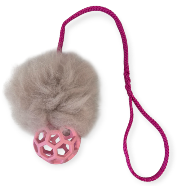 Koira dog collars tugtoy schapenvacht met JW bal