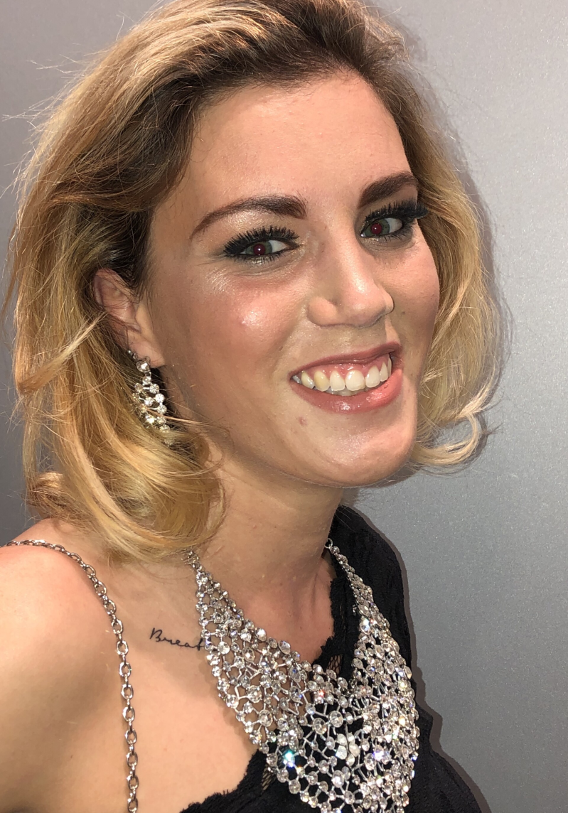 haar en make - up look ; Gala