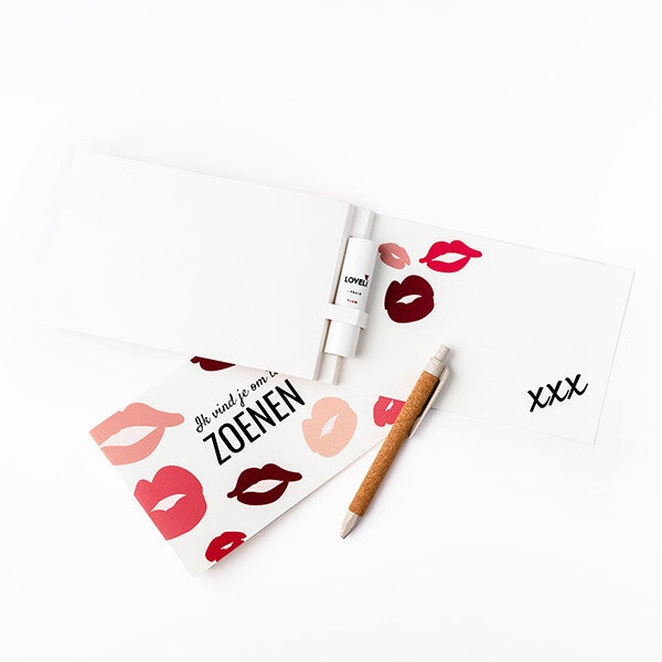 Lipbalm kaartje “ik vind je om te zoenen”