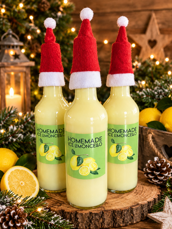 Homemade Icelimoncello standaardfles met kerstmuts 0,5 liter