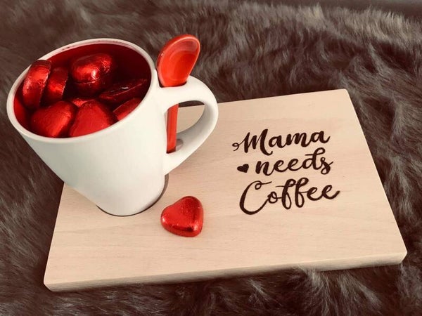 Koffieplankje met tekst naar keuze + tas met chocolade hartjes