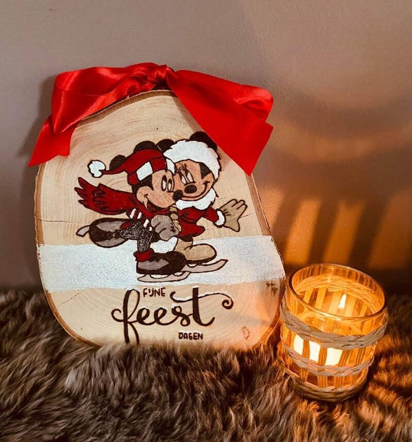 Berkenschijf hanger Fijne feestdagen  (andere tekst of tekening mogelijk)