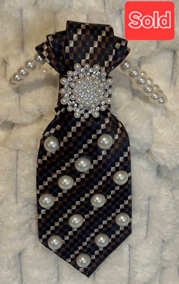 Pearly Necktie Necklace