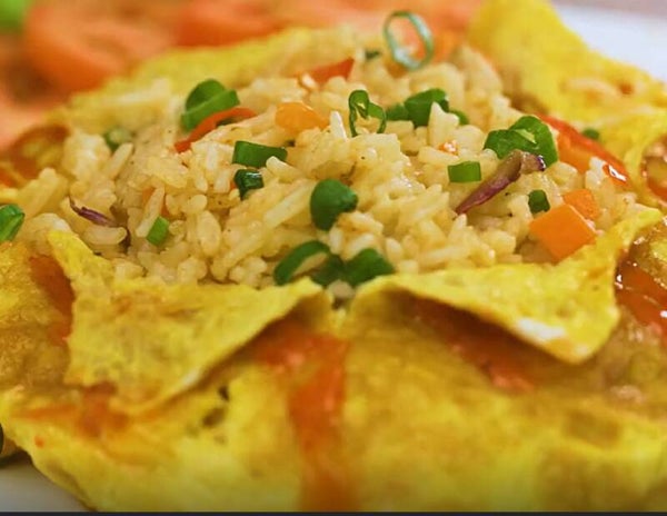 Omelette Nasi goreng au poulet