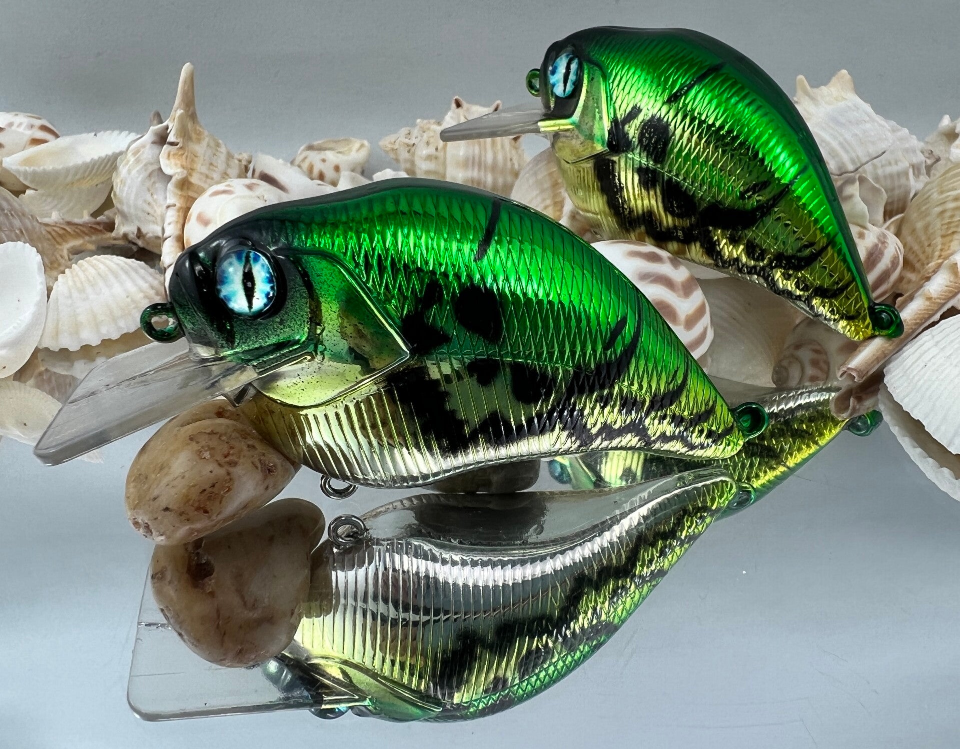 S-crank 1.5 - Chrome candy green body, chrome belly. Black skulls craw pattern.