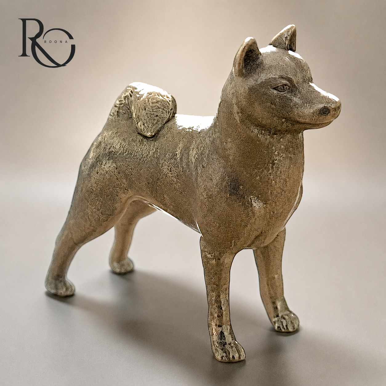 Miniatuur Shiba Inu hondje – handgegoten beeldje van 925 zilver.