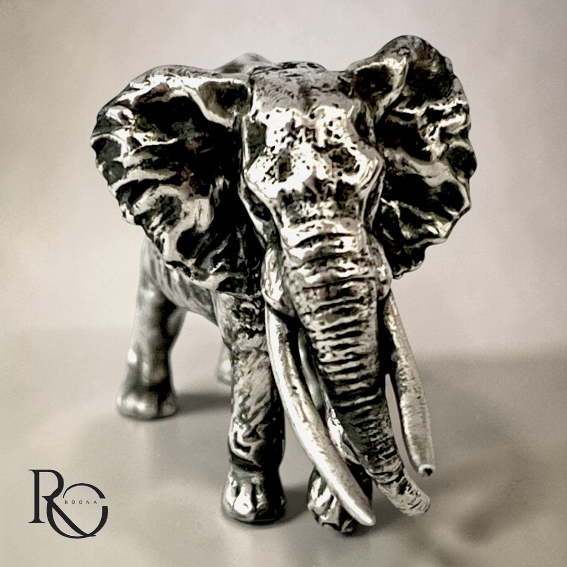 Handgegoten zilveren miniatuur olifant  – 925 sterling