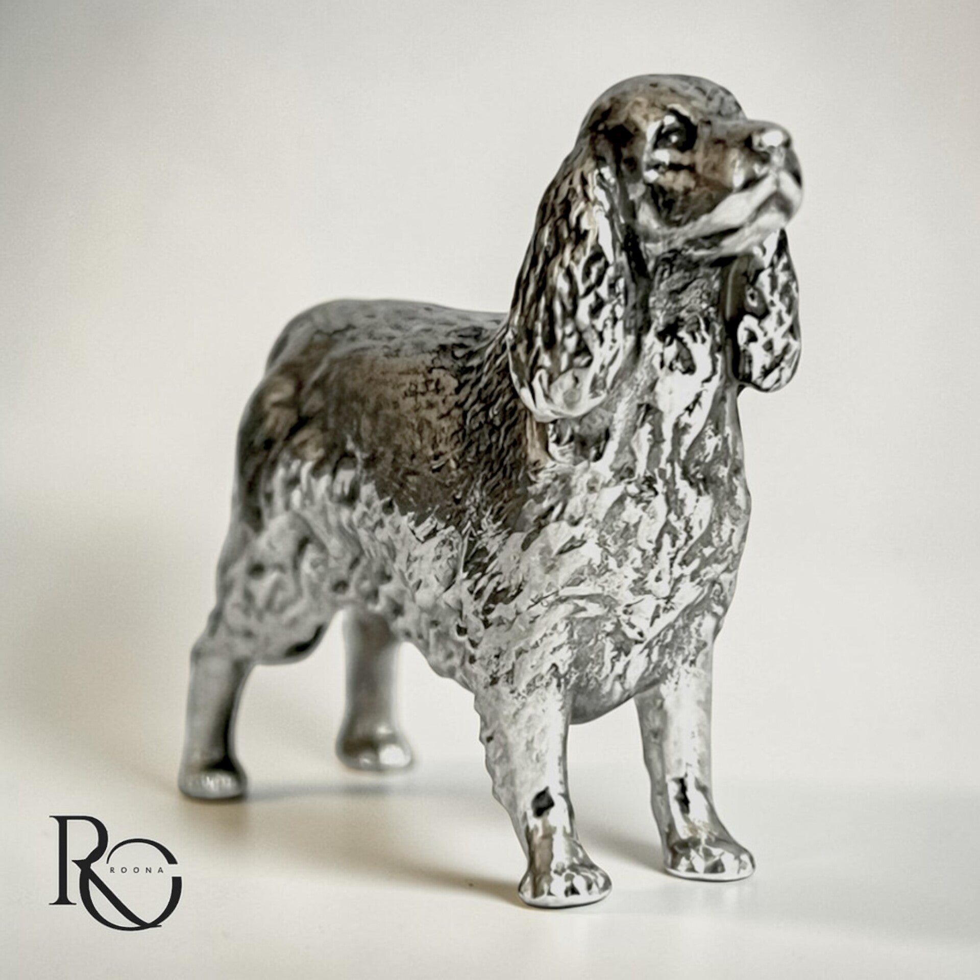 Handgegoten zilveren hondenbeeldje spaniel stijl – 925 sterling