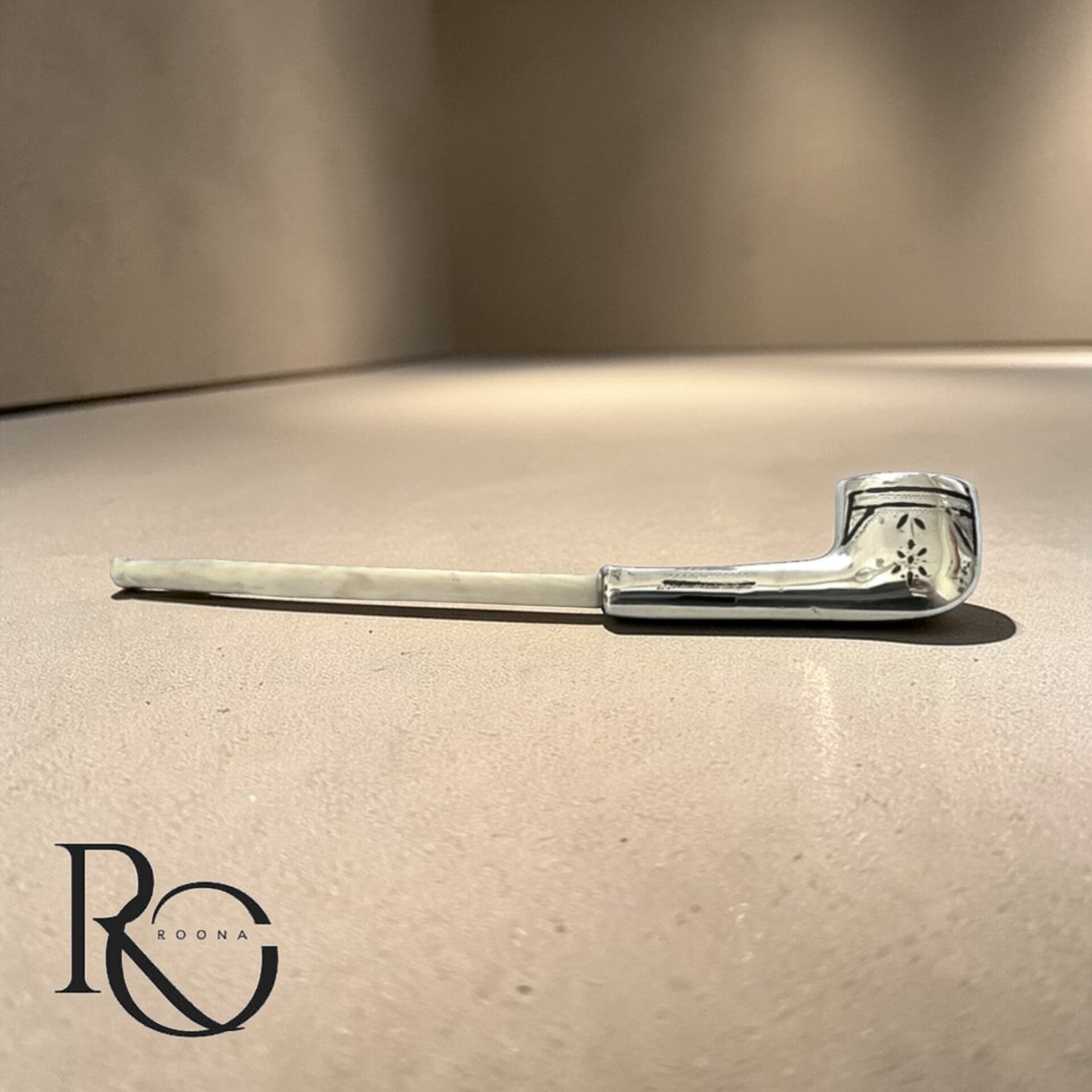 Antiek zilveren pijpje.