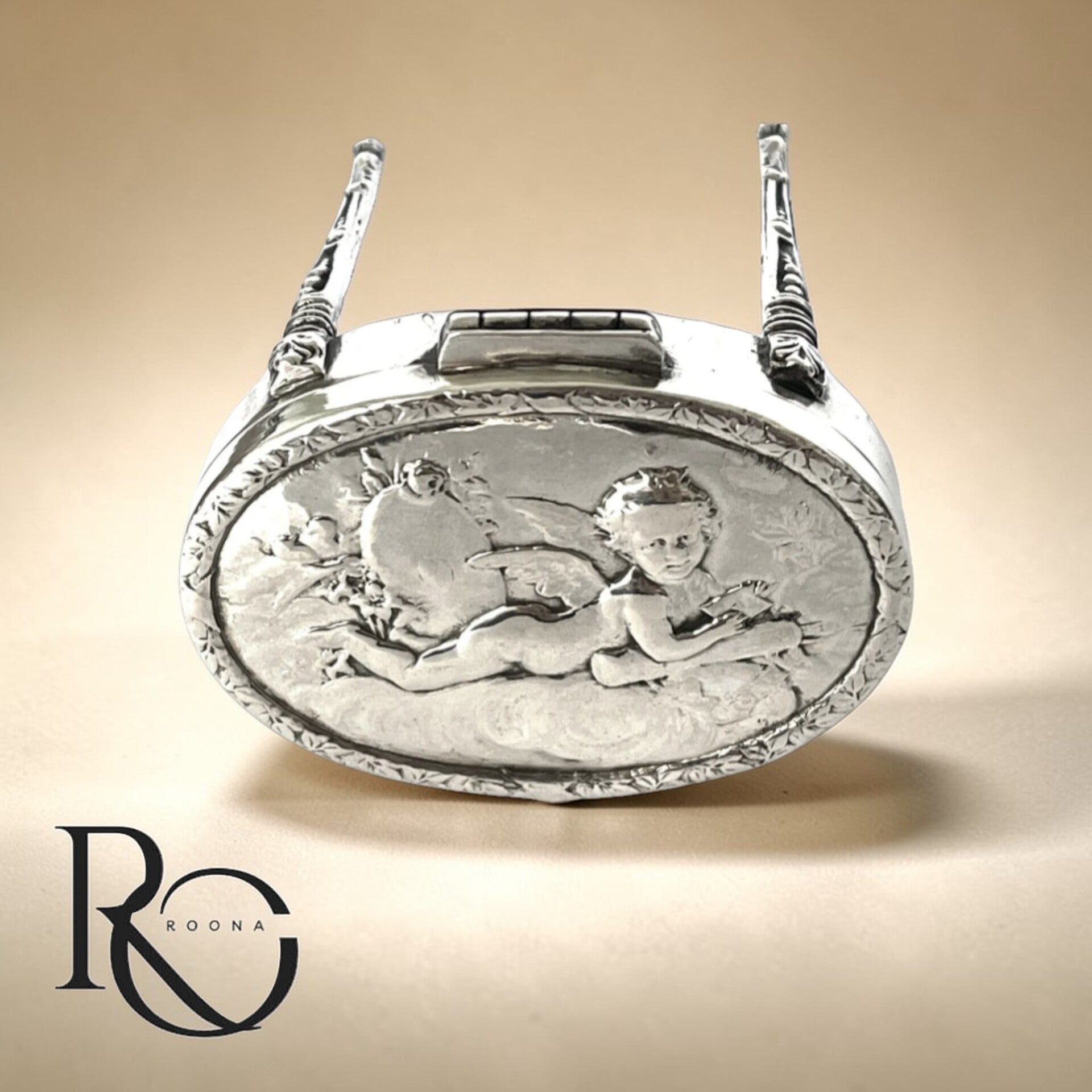 Antieke zilveren Pepermuntdoosje in de vorm van een haltafel.