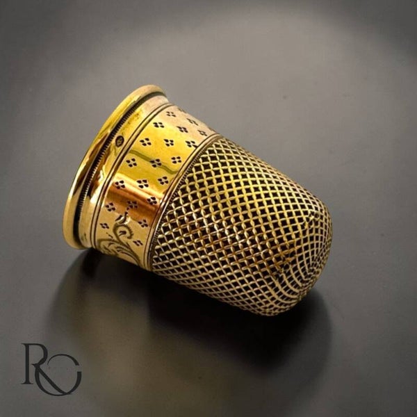 Antiek gouden vingerhoed.