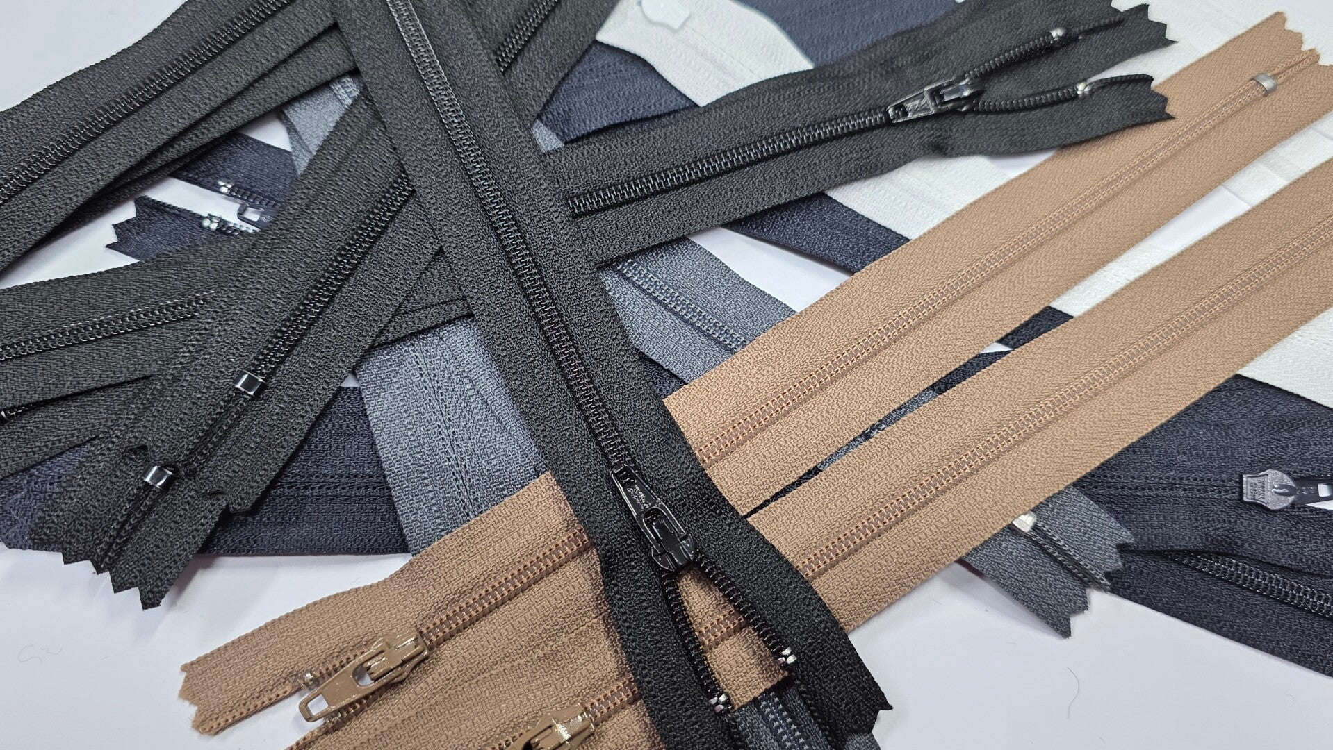 1022 Lampo YKK per  pantaloni cm. 22