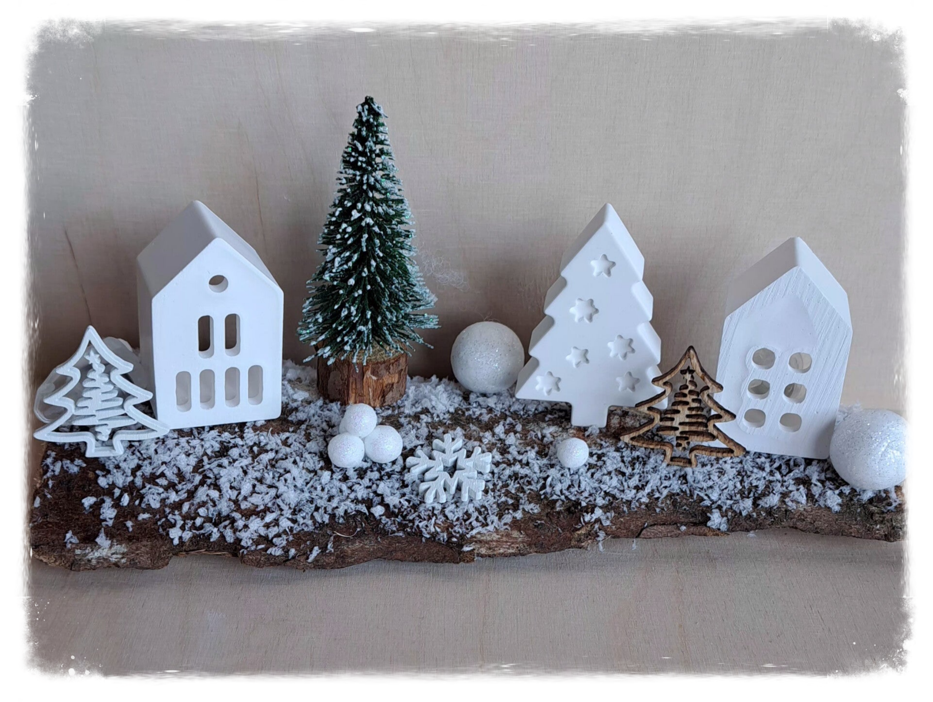 flaches Holz mit Häusern