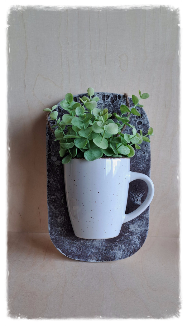 Wandhalter mit Tasse