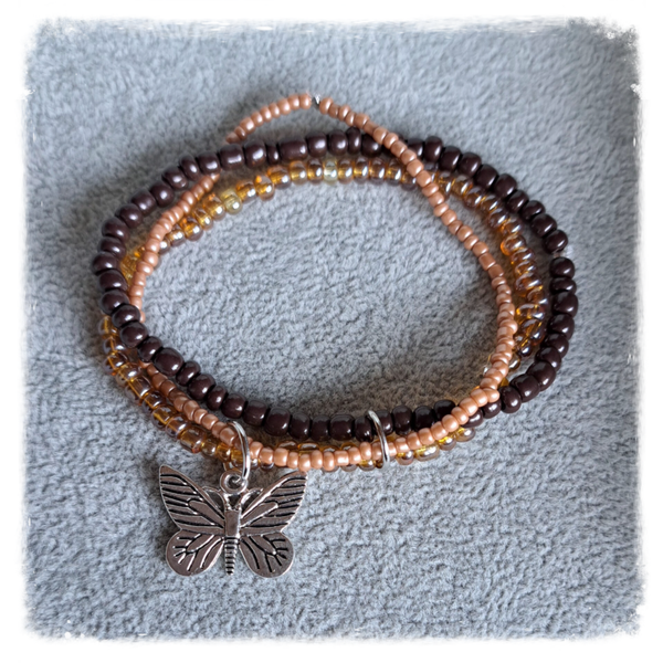 Braun mit  Schmetterlingsanhänger