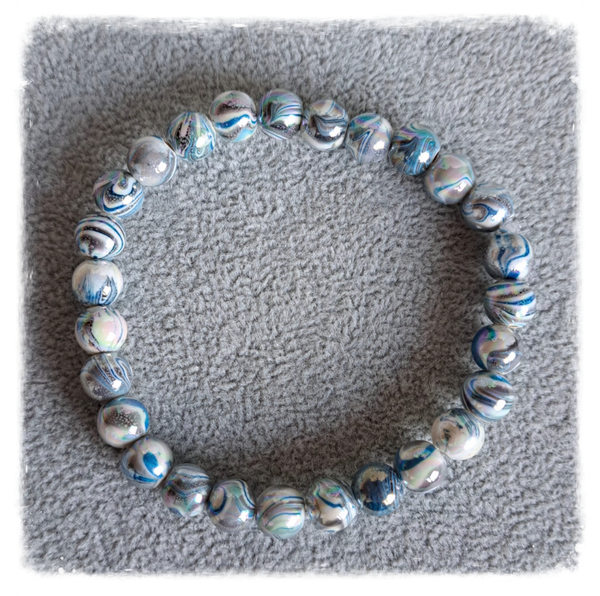 Blau marmorierte Glasperlen