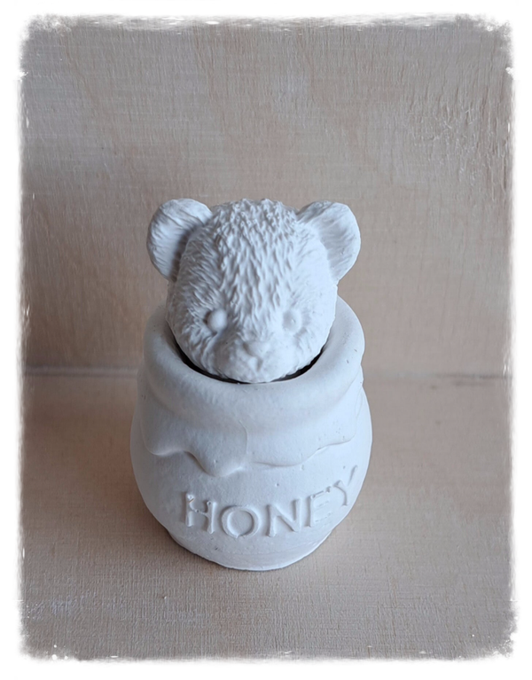 Kleiner Bär im Honigtopf